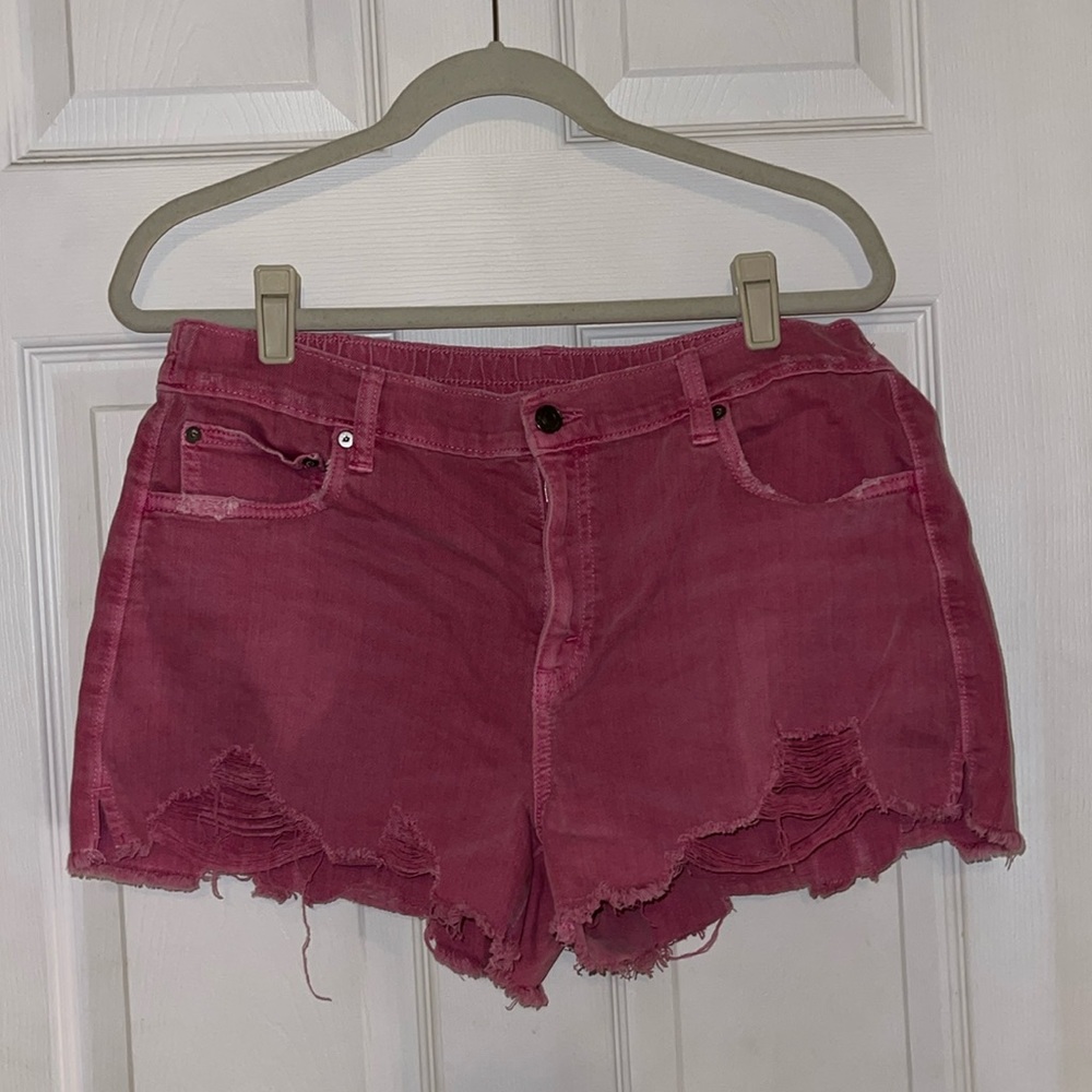GUC AERIE DAYDREAM DISTRESSED DENIM SHORTS
